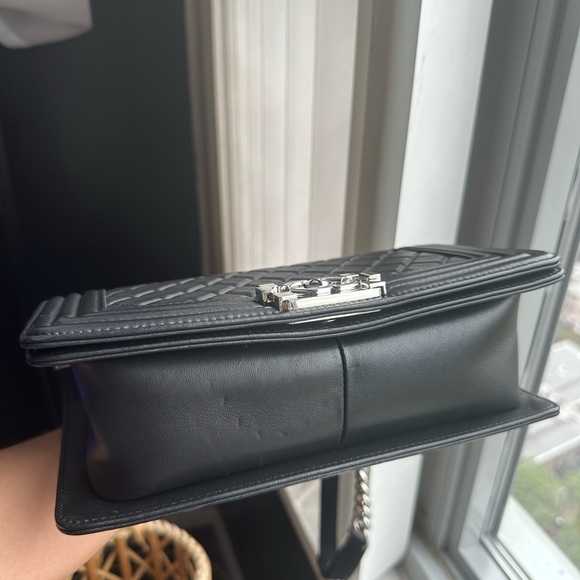 Black purse with box, dust bag, all cards and ribbon. - Picture 8 of 16